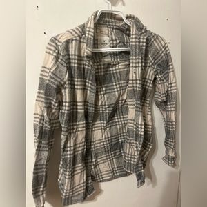 American Eagle Outfitters Slim Fit Plaid Button-Up Shirt in Cream/Grey, …